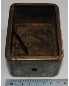 Dėžutė-taupyklė monetoms (Rusija, 1921). Matmenys: 10*7*5 cm
